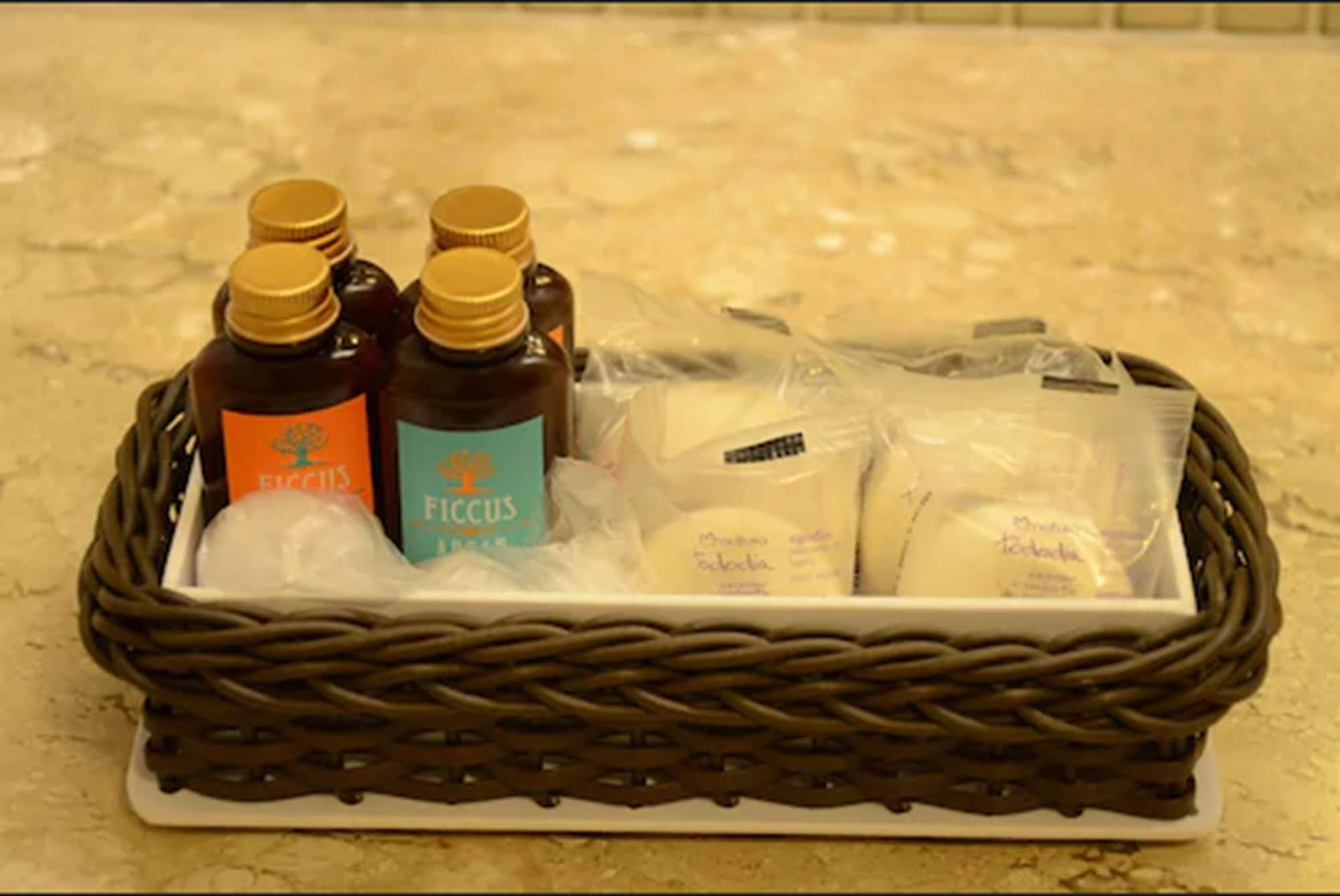 Celebration Resort Olimpia By Hot Beach Kültér fotó A basket of toiletries